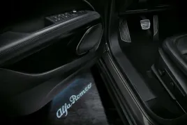 lampka-na-drzwi-z-logo-alfa-romeo-giulietta