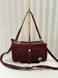 massimo-contti-zamszowa-torebka-listonoszka-bordowa-trzykomorowa