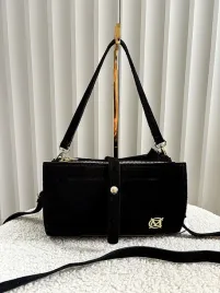 massimo-contti-zamszowa-torebka-listonoszka-czarna-trzykomorowa