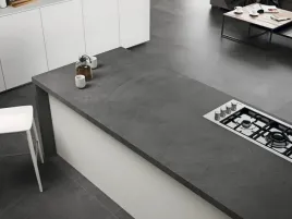 spiek-kwarcowy-grespania-titan-antracita-100x300cm-56mm-matowa-coverlam