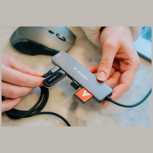 adapter-hub-verbatim-hdmi-usb-c-3-2-usb-c-2xusb-a-3-2-sd-microsd-stan-nowy