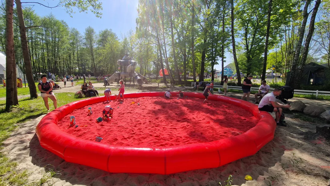 piasek-kolorowy-czerwony-01-04-mm-do-piaskownicy-blue-way-05-kg-stan-nowy