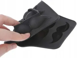 tacka-do-lodow-pralin-w-formie-wasow-brody-silikon