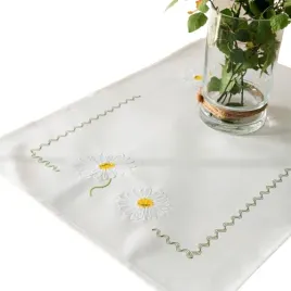 bialy-bieznik-z-haftem-stokrotki-kwiaty-38x140-cm-elegancka-dekoracja-stolu