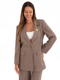 marynarka-damska-elegancka-zapinana-na-guziki-z-broszka