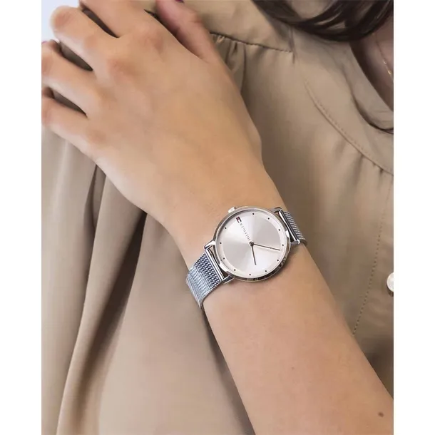 1782151-marka-tommy-hilfiger