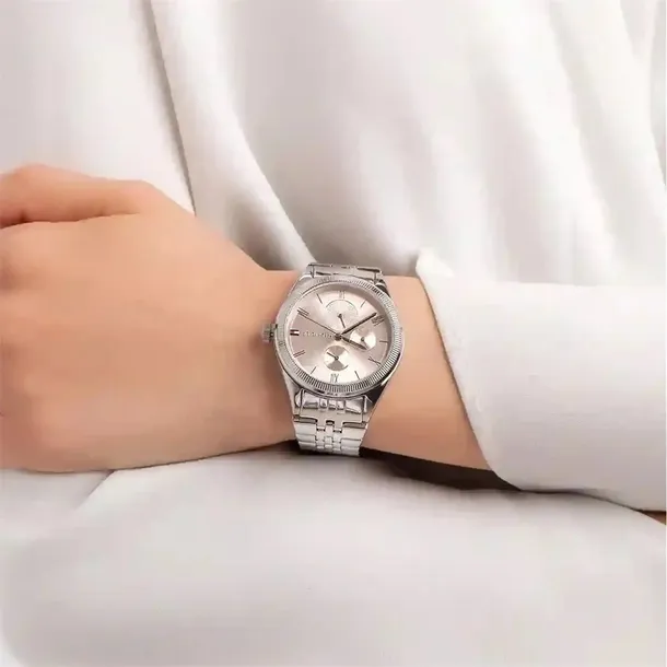 1782590-marka-tommy-hilfiger