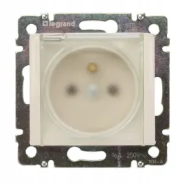 legrand-valena-gniazdo-bryzgoszczelne-bez-uziemienia-16a-ip44-krem-774121