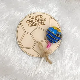 pilka-na-lizaka-z-grawerem-i-magnesem-dzien-chlopaka-personalizacja