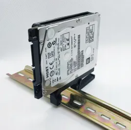 dysk-ssd-uchwyt-pionowy-na-szyne-din