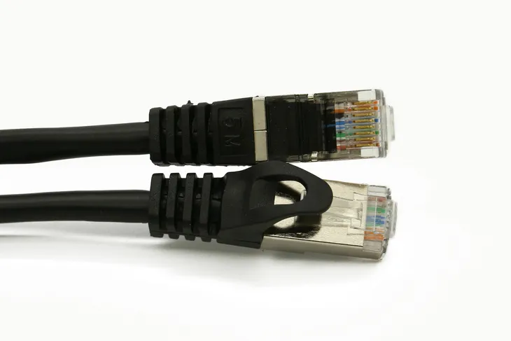 kabel-sieciowy-ethernet-5m-lan-patchcord-cat-5e-sf-utp-waga-z-opakowaniem-0-05-kg