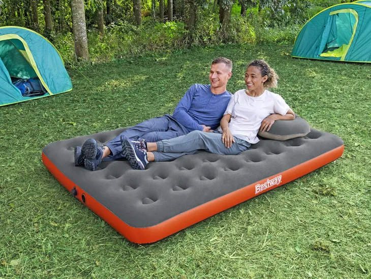 duzy-materac-dmuchany-wiek-dziecka-3-lata