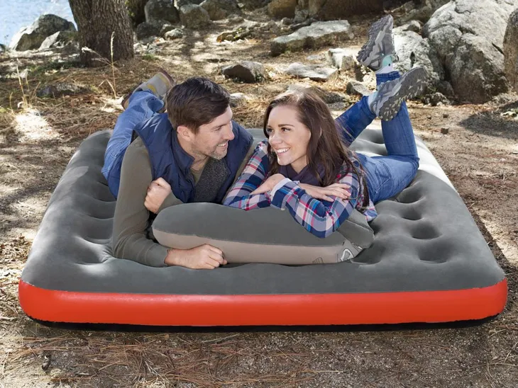 duzy-materac-dmuchany-wiek-dziecka-3-lata