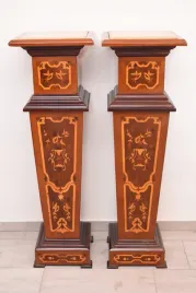 dwa-postumenty-intarsjowane-kolumny-stojace-piedestaly-blat-z-marmuru
