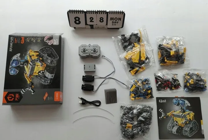 4w1-robot-transformujacy-sie-sterowany-przez-aplikacje-programowalny-stan-nowy