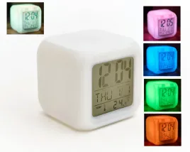 budzik-zegarek-swiecacy-kameleon-termometr-temperatura-data-wyswietlacz-led