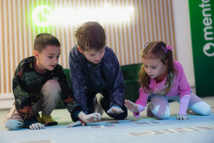 podloga-interaktywna-smartfloor-standard-mobile-ze-statywem-marka-inna
