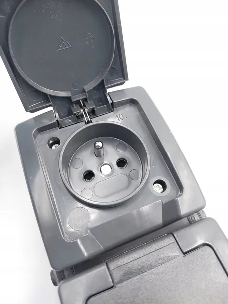 gniazdo-elektryczne-scienne-kopp-czarny-typ-gniazda-gniazdo