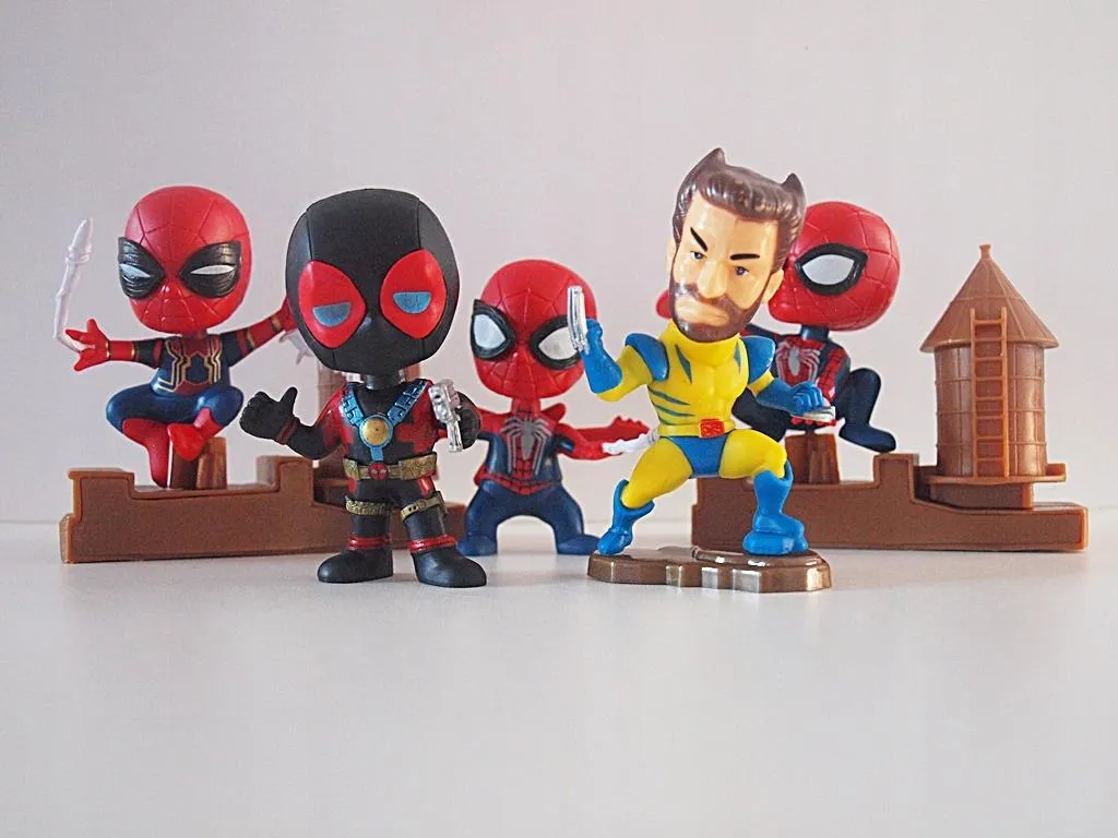 figurki-deadpool-wolverine-spider-man-akcesoria