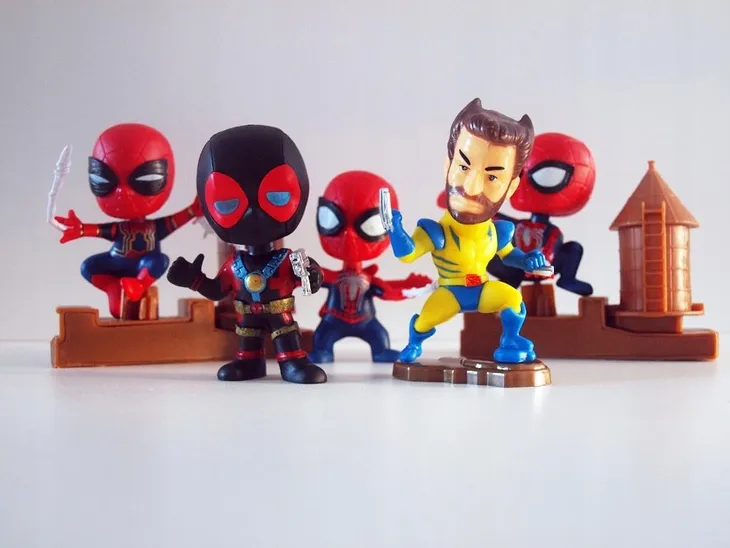 figurki-deadpool-wolverine-spider-man-akcesoria-baterie-brak