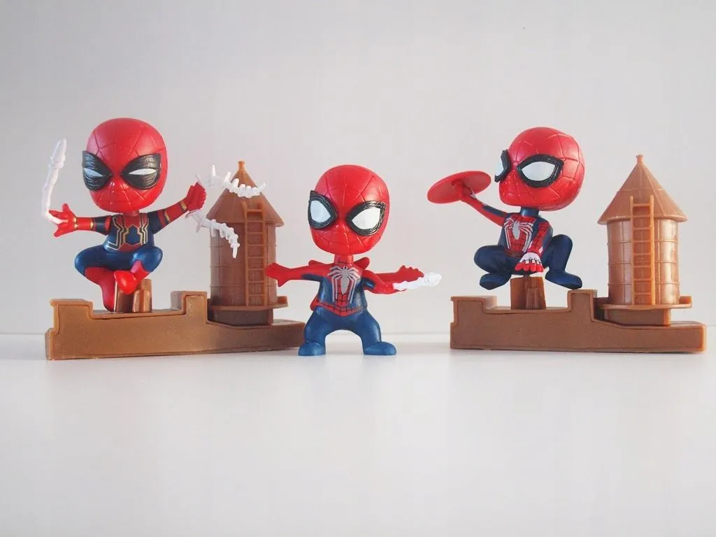 figurki-deadpool-wolverine-spider-man-akcesoria-glebokosc-produktu-7-cm
