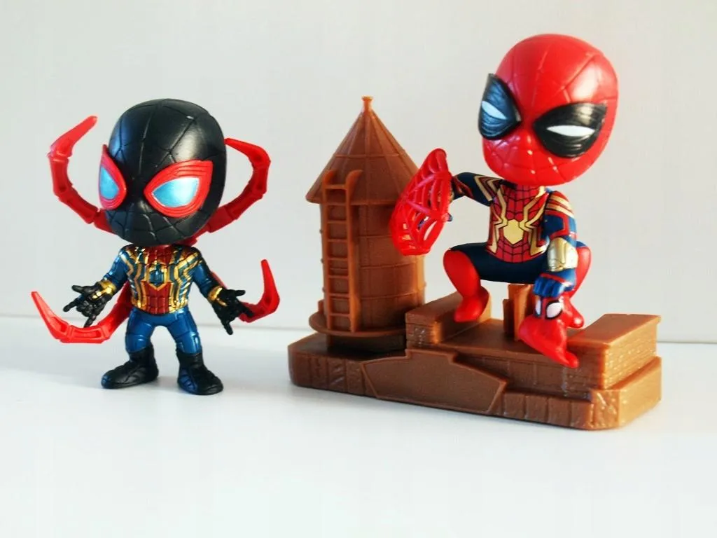 figurki-deadpool-wolverine-spider-man-akcesoria-glebokosc-produktu-7-cm