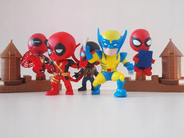 figurki-deadpool-wolverine-spider-man-akcesoria-wysokosc-produktu-29-cm