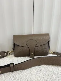laura-biaggi-torebka-listonoszka-s-skorzana-taupe-z-klapka