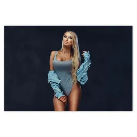 plakaty-60x40-ponetna-blondynka-w-jeansowej-kurtce