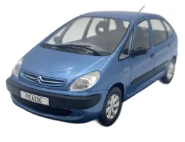 citroen-xsara-picasso-1999-model-metal-124233-whitebox-1-24-niebieski