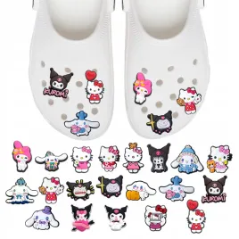 przypinki-do-crocs-hello-kitty-do-butow-telefonu-torby-zestaw-20-szt