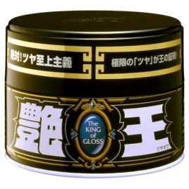 soft99-the-king-of-gloss-black-and-dark-300g-wosk-do-czarnego-lakieru