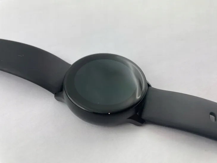 smartwatch-samsung-galaxy-watch-active-r500-czarny-ksztalt-koperty-okragla