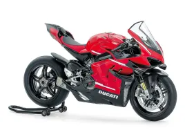 ducati-superleggera-v4-with-racing-kit-model-14143-tamiya