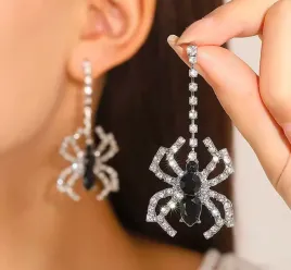 kolczyki-spiderman-pajak-z-diamencikami-krysztalkami-spider-prezent-y2k