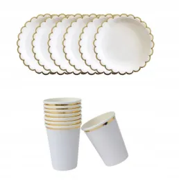 komplet-talerzyki-i-kubeczki-biale-ze-zlotym-paskiem-12-elementow