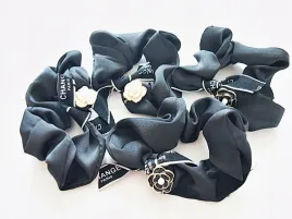 gumka-do-wlosow-z-kwiatkiem-2-kolory-bialy-i-czarny
