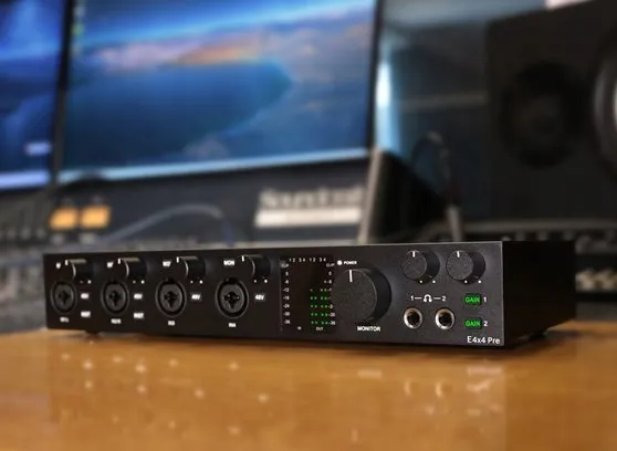 topping-e4x4-pre-profesjonalny-studyjny-interfejs-interface-usb-audio-black-model-e4x4-pre-typ-interfejs-audio