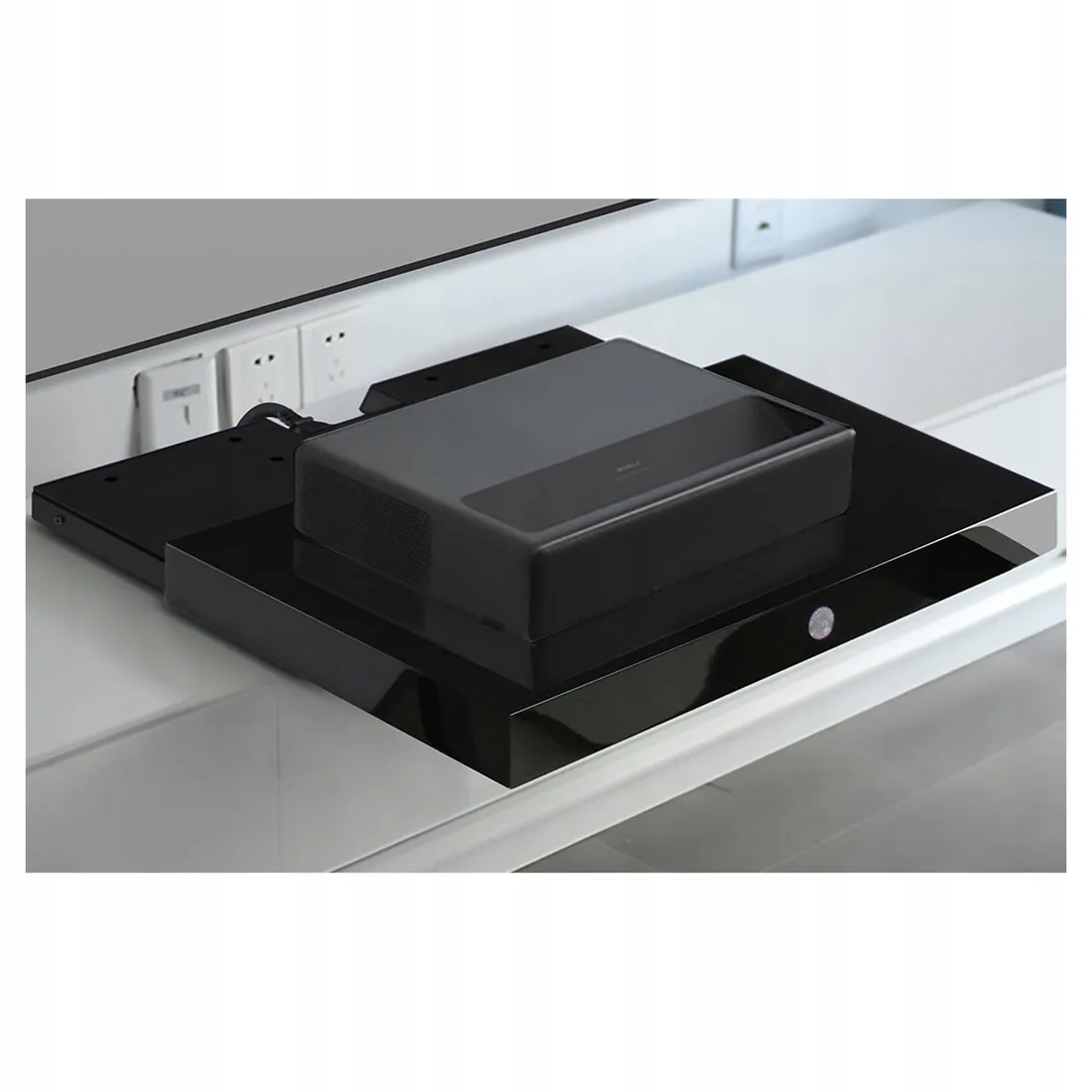 polka-do-projektora-suprema-ust-projector-platform