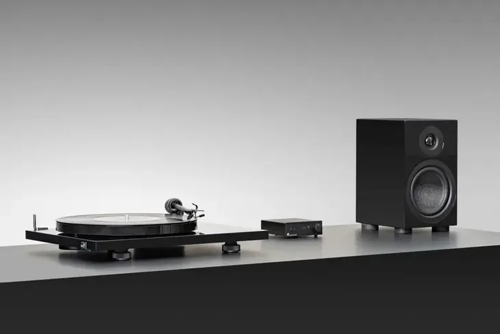 pro-ject-e1-or-gramofon-analogowy-or-hg-black-zlacza-wyjscie-audio