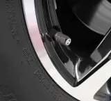 nowoczesne-szare-nakretki-na-wentyle-toyota-z-logo-toyota-trwale-solidne-stan-nowy