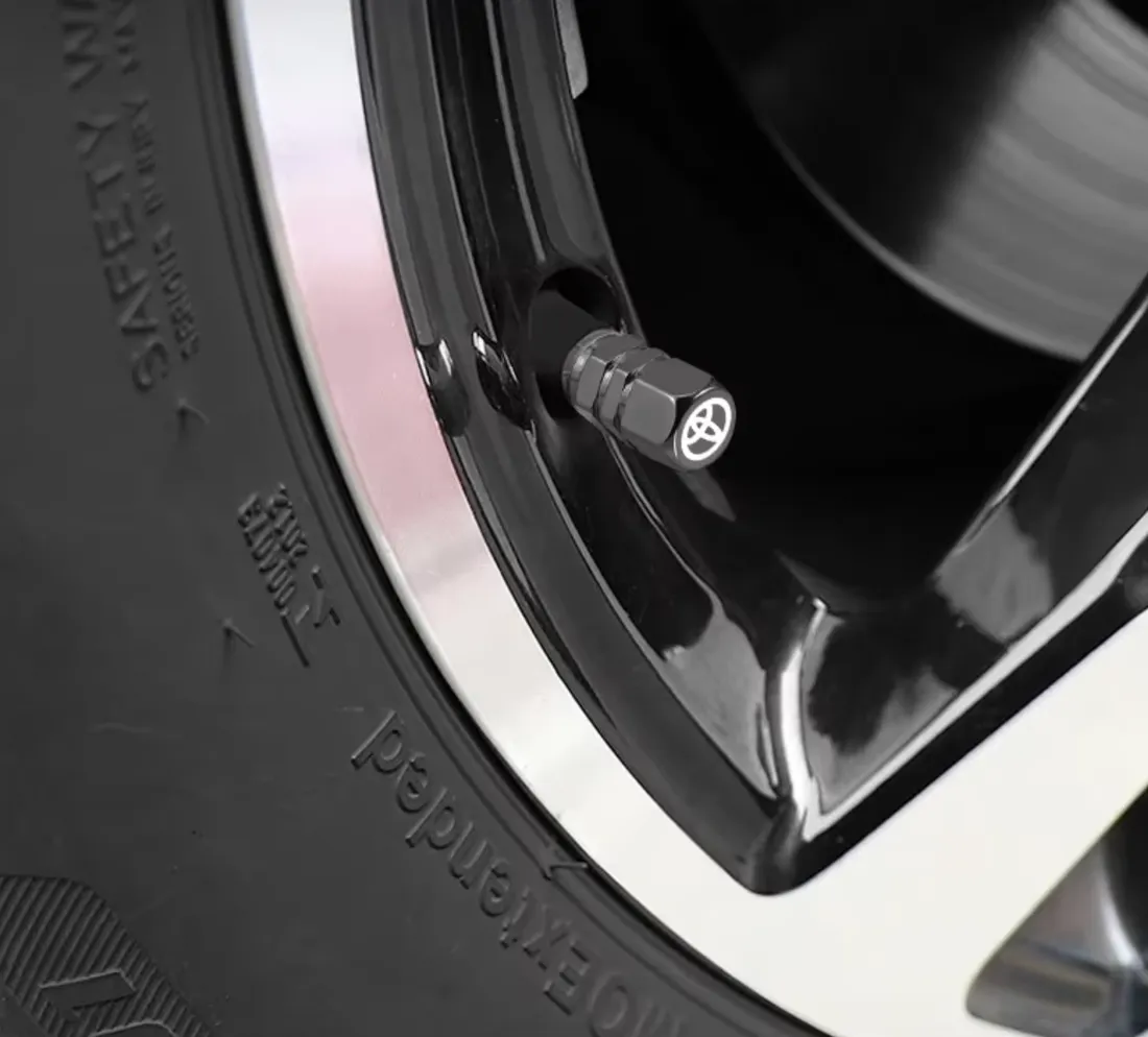 nowoczesne-szare-nakretki-na-wentyle-toyota-z-logo-toyota-trwale-solidne