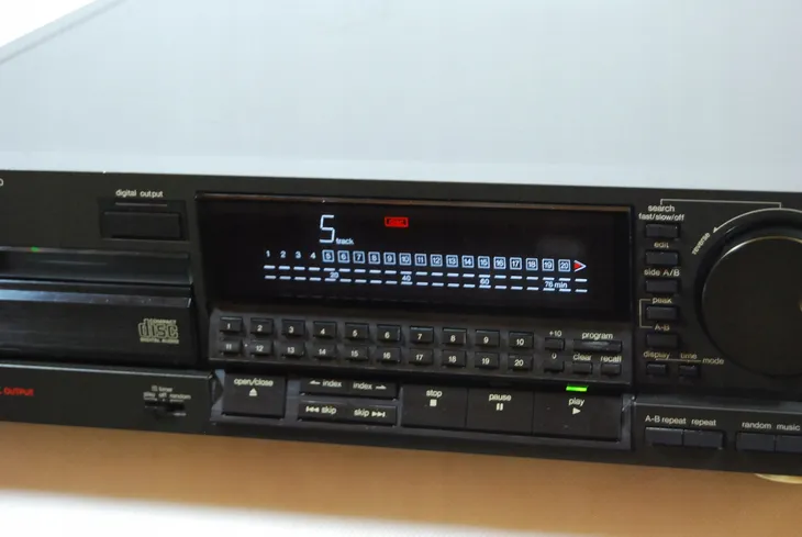 odtwarzacz-cd-technics-sl-p770-czarny-rodzaj-jednoplytowy-marka-technics