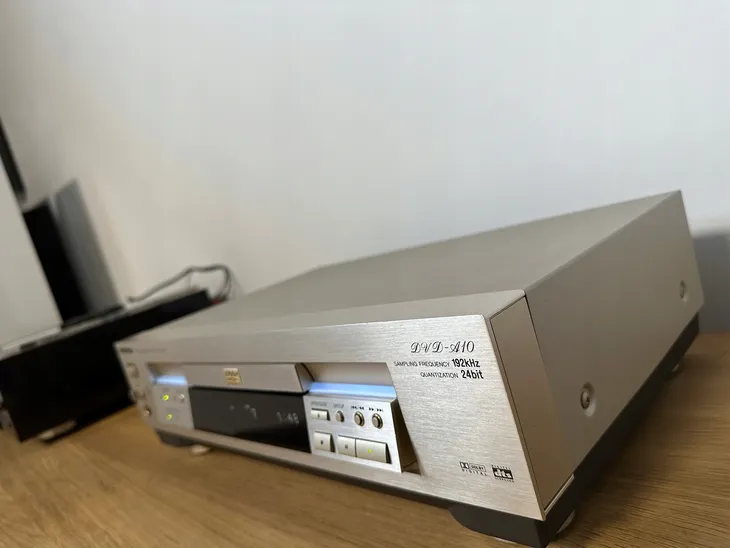 odtwarzacz-cd-technics-dvd-a10-srebrny-odtwarzane-nosniki-cd