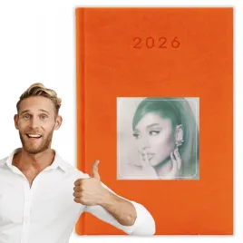 kalendarz-2026-a5-pomaranczowy-planer-niedziele-swieta-ariana-grande-02