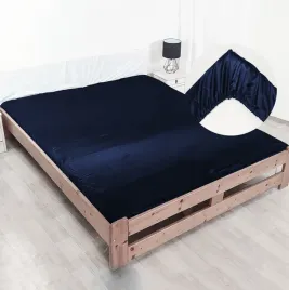 przescieradlo-satynowe-superplynne-z-gumka-220x200-borowkowy-granat