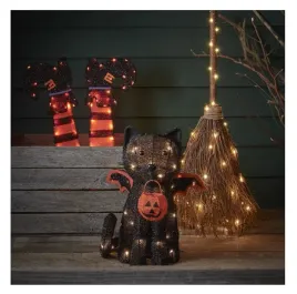 dekoracja-ogrodu-na-halloween-kot-nietoperz-nogi-wiedzmy-miotla-czarownicy