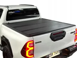 bakflip-mx4-twarda-pokrywa-paki-roleta-skladana-na-3-toyota-hilux