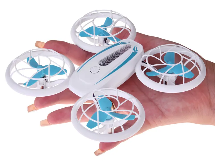 dron-zdalnie-sterowany-z-pilotem-material-plastik