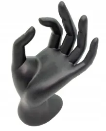 ekspozytor-na-pierscionki-reka-dlon-czarna-bransoletki-bizuterie